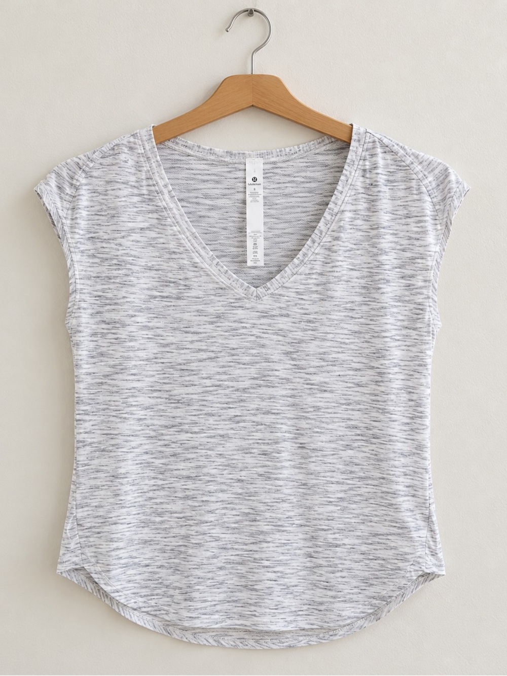 NWT Lululemon Athletica Light Heather Gray V-Neck Women's Top (Sweat Times SS)